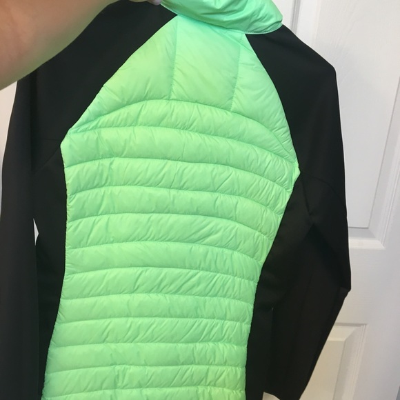 Waterproof jacket - Picture 3 of 4